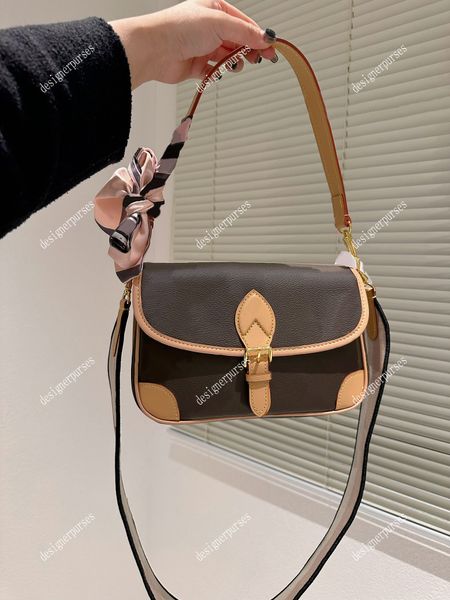 tz designer diane handbags classic brown flower french stick bag double strap shoulder bags vintage handbag fashion crossbody bags women fla
tz designer diane handbags classic brown flower french stick bag double strap shoulder bags vintage handbag fashion crossbody bags women fla