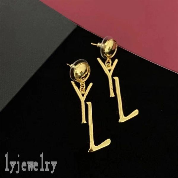 metal diamonds womens stud earings for men wedding couples letters shape iced out special simple elegant ohrringe plated silver designer ear, Golden;silver
metal diamonds womens stud earings for men wedding couples letters shape iced out special simple elegant ohrringe plated silver designer ear, Golden;silver