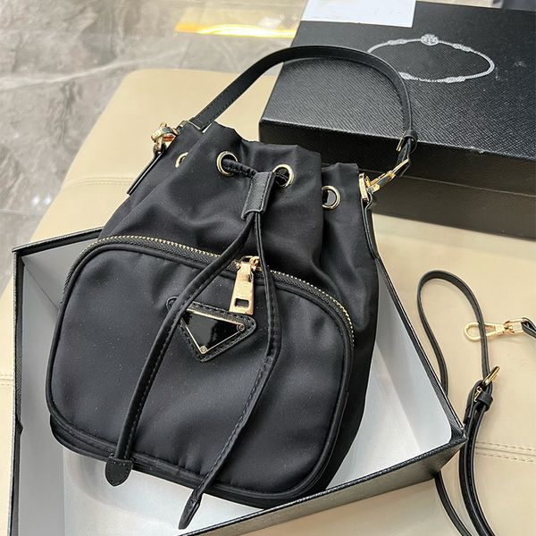new premium canvas crossbody bag women luxurys handbags fashion nylon woman luxurys men designer bags wallet purse shoulder bags five colors
new premium canvas crossbody bag women luxurys handbags fashion nylon woman luxurys men designer bags wallet purse shoulder bags five colors