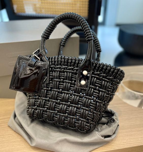 luxury designer bag shoulder handbags b quality high fashion women wallets clutch totes crossbody cowhide weave hollow out vegetable basket
luxury designer bag shoulder handbags b quality high fashion women wallets clutch totes crossbody cowhide weave hollow out vegetable basket