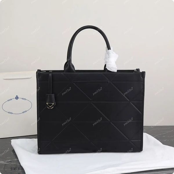 women tote bag large-capacity shopping bag clutch handbag cowhide saffiano leather fashion letter triangle decoration plain interior zip poc
women tote bag large-capacity shopping bag clutch handbag cowhide saffiano leather fashion letter triangle decoration plain interior zip poc