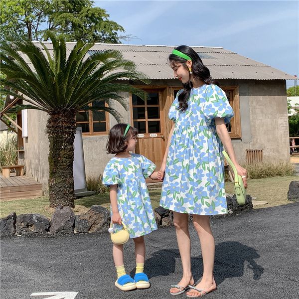 family matching outfits mother daughter equal dresses women girl summer clothes mommy and me clothing parent-child matching floral pattern d, Blue
family matching outfits mother daughter equal dresses women girl summer clothes mommy and me clothing parent-child matching floral pattern d, Blue
