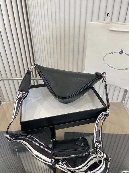 new triangle bag single shoulder crossbody bag fashion all-in-one couple with the same model of mobile phone bag
new triangle bag single shoulder crossbody bag fashion all-in-one couple with the same model of mobile phone bag