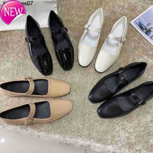 the row shoes women's leather french word strap mary jane shoes flat comfortable casual single black white's shoes
the row shoes women's leather french word strap mary jane shoes flat comfortable casual single black white's shoes