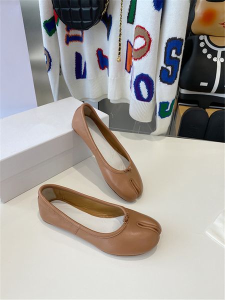 spring and autumn womens shoes high-quality single shoes low-heel split-toe pumps leather casual shoes korean style trendy, Red;white
spring and autumn womens shoes high-quality single shoes low-heel split-toe pumps leather casual shoes korean style trendy, Red;white