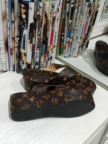 2023 designer high heel sandals womens women for slippers slide flip flops luxury flat thick bottom letter flowers printed rubber dress shoe, Black
2023 designer high heel sandals womens women for slippers slide flip flops luxury flat thick bottom letter flowers printed rubber dress shoe, Black