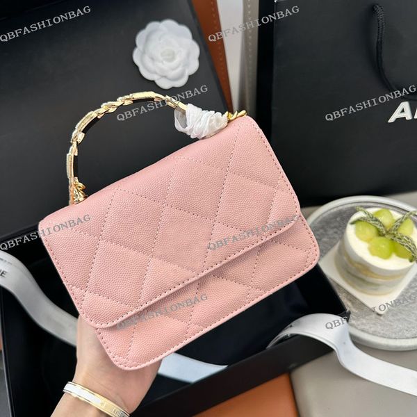 22s womens mini flap quilted bag with enamel letter co handle gold/silver metal hardware chain strap crossbody shoulder handbags 3 colors de
22s womens mini flap quilted bag with enamel letter co handle gold/silver metal hardware chain strap crossbody shoulder handbags 3 colors de