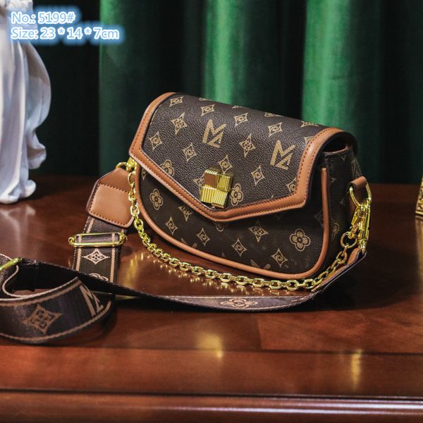 factory wholesale ladies shoulder bags 5 colors this year's popular printed postman bag small fresh contrast leather handbag flip gold
factory wholesale ladies shoulder bags 5 colors this year's popular printed postman bag small fresh contrast leather handbag flip gold