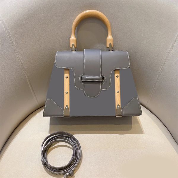 multiple pockets wooden handle white makeup crossbody designer bags cosmetic summer borse pink black tote bag luxury handbag famous delicate
multiple pockets wooden handle white makeup crossbody designer bags cosmetic summer borse pink black tote bag luxury handbag famous delicate