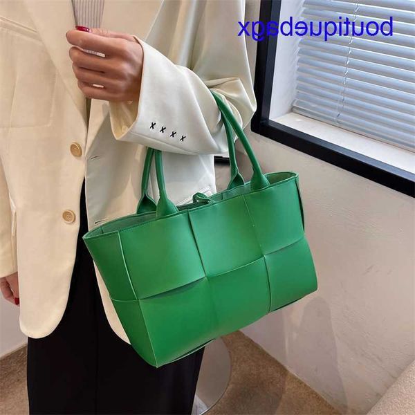 luxury bottegss venetss arco evening bags online store red large bag 2023 new fashion high net sense foreign style single shoulder with logo
luxury bottegss venetss arco evening bags online store red large bag 2023 new fashion high net sense foreign style single shoulder with logo