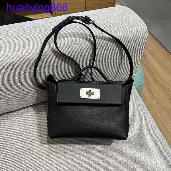h luxurys handbags herms's 2424 women's bag head layer cow leather 2424 black silver buckle fashion shoulder messenger casual unde
h luxurys handbags herms's 2424 women's bag head layer cow leather 2424 black silver buckle fashion shoulder messenger casual unde