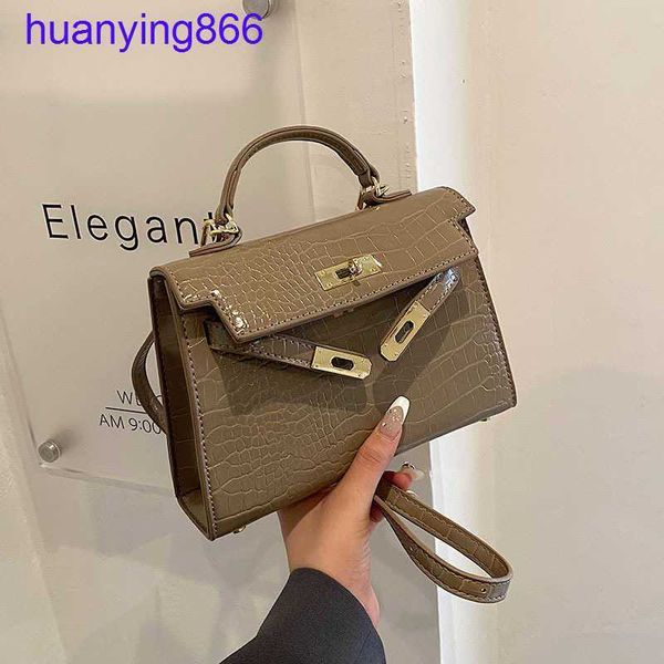 kely leisure bag french simple and advanced feeling small women's 2023 new niche design fashion cross-body shoulder
kely leisure bag french simple and advanced feeling small women's 2023 new niche design fashion cross-body shoulder