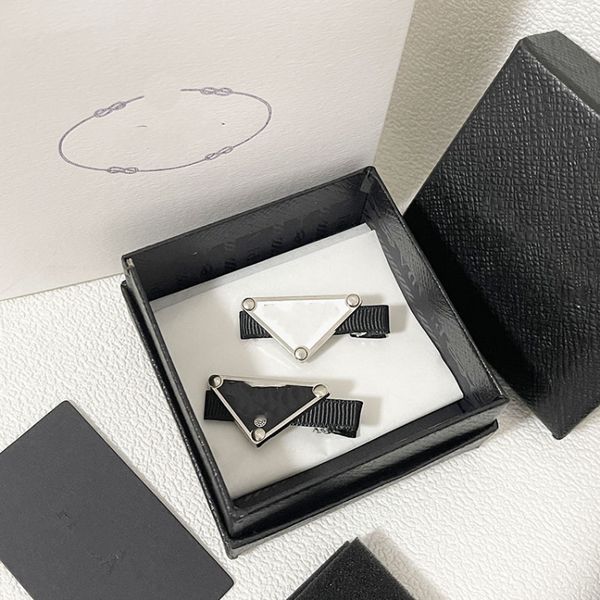 high sense p brand inverted triangle logo hair clip fashion designer hairpin european and american star headwear popular gifts for women lov
high sense p brand inverted triangle logo hair clip fashion designer hairpin european and american star headwear popular gifts for women lov