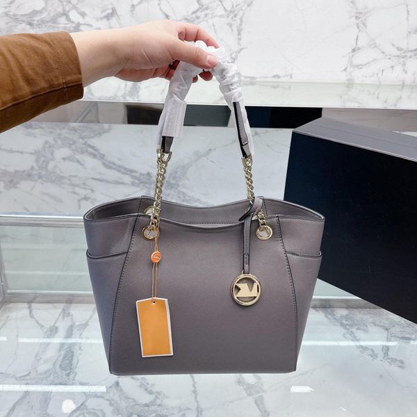 fashion brand women tote bag vintage print large capacity handbag fashion portable fashion shopping bag size 27x25cm
fashion brand women tote bag vintage print large capacity handbag fashion portable fashion shopping bag size 27x25cm