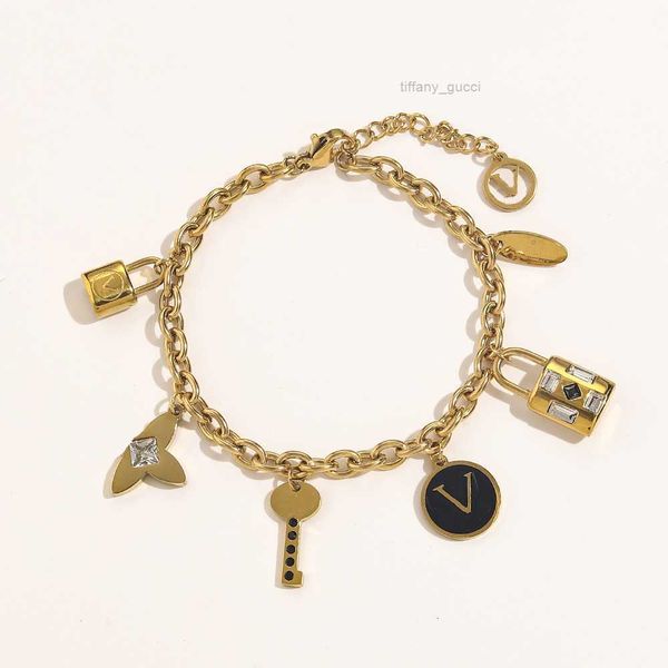 2022 new fashionable classic bracelets women bangle 18k gold plated stainless steel crystal lovers gift wristband cuff chain designer, Black
2022 new fashionable classic bracelets women bangle 18k gold plated stainless steel crystal lovers gift wristband cuff chain designer, Black