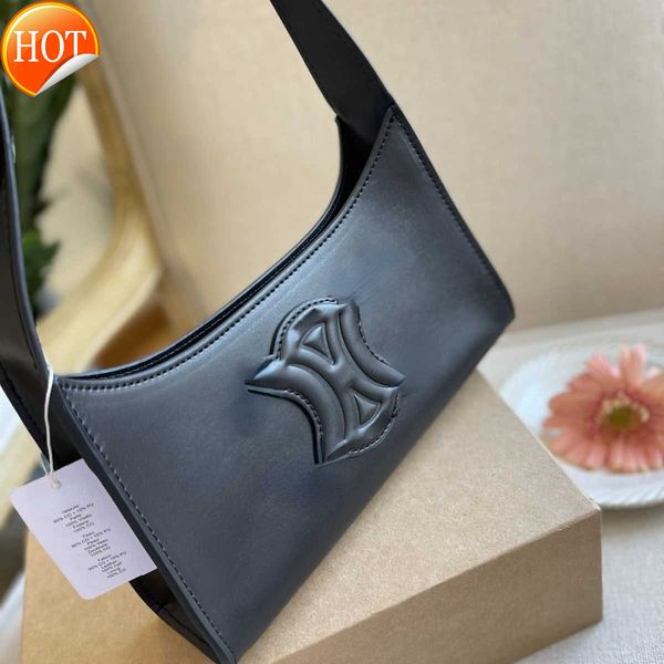 luxury brand designer shoulder bags crossbody tote new arc de triomphe fashion saddle retro presbyard small square tofu gift box packaging f
luxury brand designer shoulder bags crossbody tote new arc de triomphe fashion saddle retro presbyard small square tofu gift box packaging f