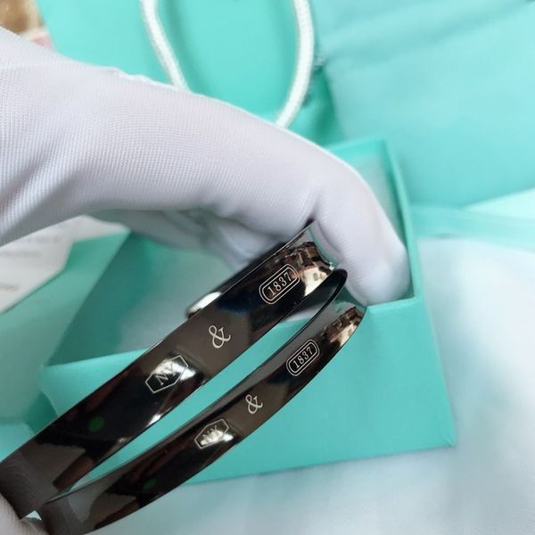 luxury jewelry gold cuff bracelet designer bracelet men s charm bracelet fashion couple style stainless steel ladies bracelet european class, Black
luxury jewelry gold cuff bracelet designer bracelet men s charm bracelet fashion couple style stainless steel ladies bracelet european class, Black
