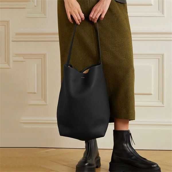 the row designer bag leather autumn and winter large capacity commuter one shoulder handheld tote bag women's small design bucket bag
the row designer bag leather autumn and winter large capacity commuter one shoulder handheld tote bag women's small design bucket bag