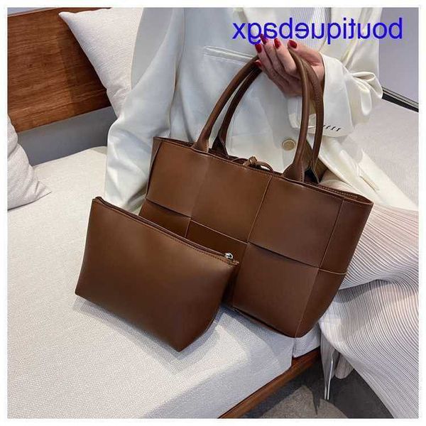luxury bottegss venetss arco evening bags online store autumn and winter 2023 new fashion large capacity bag women's leisure simpl with
luxury bottegss venetss arco evening bags online store autumn and winter 2023 new fashion large capacity bag women's leisure simpl with