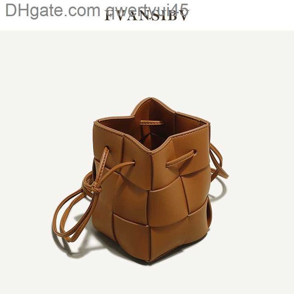 qwertyui45 totes 2022 fashion new women 's genuine leather bucket bag exquisite mini hand-woven shoulder messenger bag rich colors 0317
qwertyui45 totes 2022 fashion new women 's genuine leather bucket bag exquisite mini hand-woven shoulder messenger bag rich colors 0317