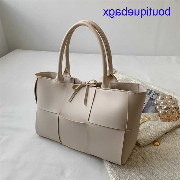 luxury bottegss venetss arco evening bags online store for women with superior air feeling and handbag small number of designs wov with logo
luxury bottegss venetss arco evening bags online store for women with superior air feeling and handbag small number of designs wov with logo