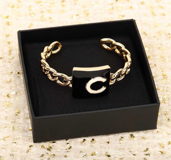 2022 fashion style charm opened bangle with white and black enamel design for women wedding jewelry gift have box stam9945365, Golden
2022 fashion style charm opened bangle with white and black enamel design for women wedding jewelry gift have box stam9945365, Golden