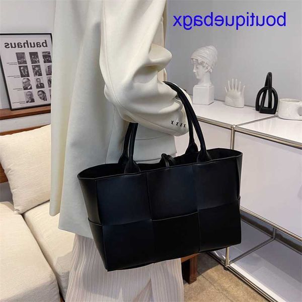 luxury bottegss venetss arco evening bags online store high net new red large fashion bag 2023 sense foreign style single shoulder with logo
luxury bottegss venetss arco evening bags online store high net new red large fashion bag 2023 sense foreign style single shoulder with logo