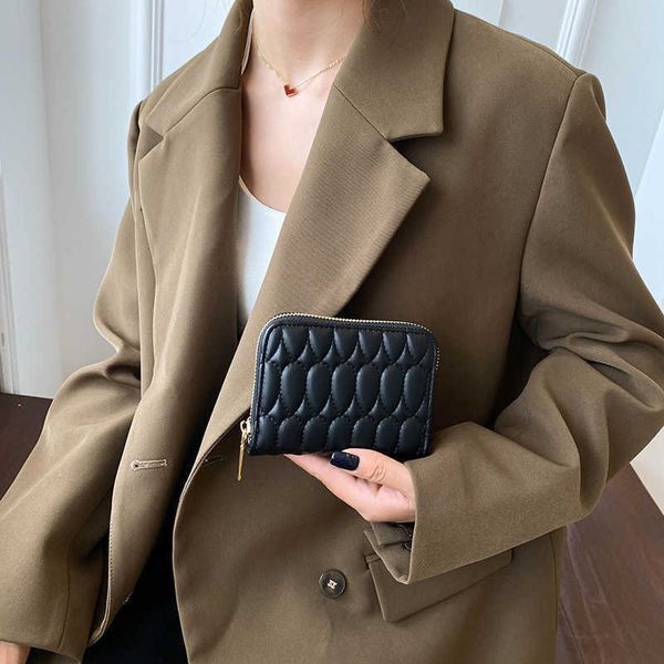 ladies small wallet students senior sense zipper coin purse short embroidery line money card bag 0411, Red;black
ladies small wallet students senior sense zipper coin purse short embroidery line money card bag 0411, Red;black