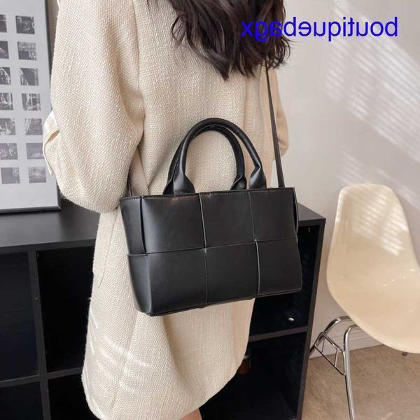 luxury bottegss venetss arco evening bags online store new mini checkered woven tote bag with 2023 large capacity fashionable and with logo
luxury bottegss venetss arco evening bags online store new mini checkered woven tote bag with 2023 large capacity fashionable and with logo