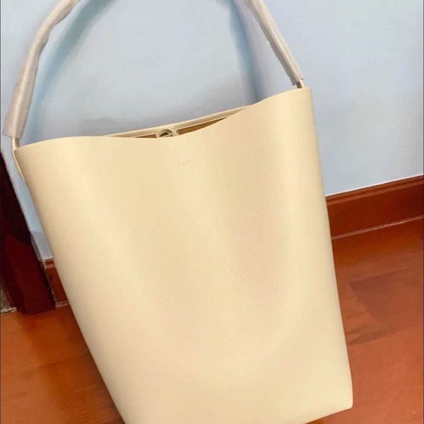 the row bag the designer bag row handbag large capacity commuter bag fashion women leather shoulder cross bag 8pgf
the row bag the designer bag row handbag large capacity commuter bag fashion women leather shoulder cross bag 8pgf