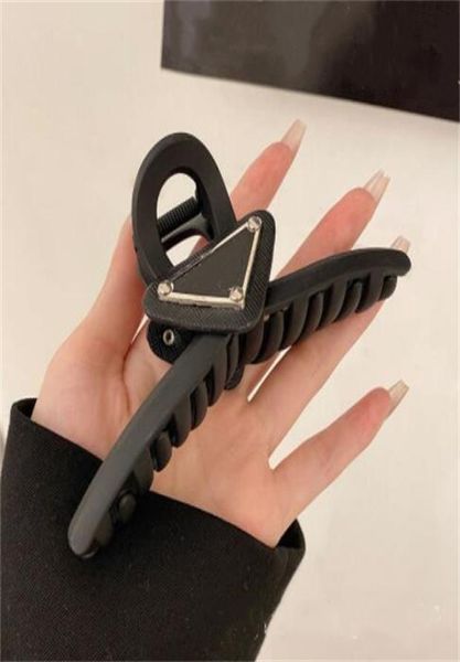 designer triangle hair clip barrettes women girls brand letter hair claw fashion hair jewelry headwear hairpin hairclip4016477, Golden;silver
designer triangle hair clip barrettes women girls brand letter hair claw fashion hair jewelry headwear hairpin hairclip4016477, Golden;silver