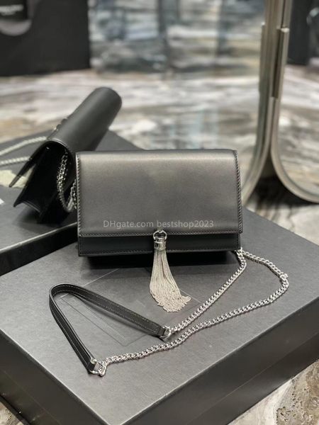 fashion ladies bag handbag shoulder bag tassel chain bag black crossbody bag 5a quality coin purse 19 * 12.5 * 4cm
fashion ladies bag handbag shoulder bag tassel chain bag black crossbody bag 5a quality coin purse 19 * 12.5 * 4cm