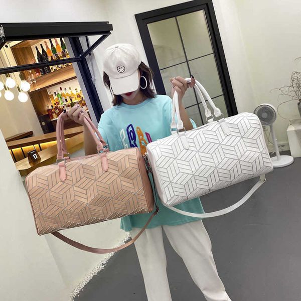 duffel bags the new korean version of lingge travel bag short distance large capacity leisure backpack luminous laser lattice luggage 230316
duffel bags the new korean version of lingge travel bag short distance large capacity leisure backpack luminous laser lattice luggage 230316