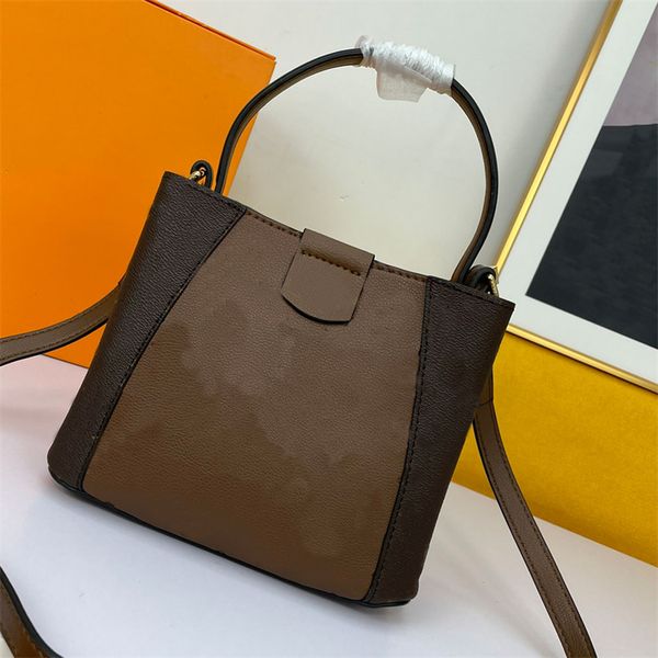 fashion design bag portable single-shoulder large-capacity women's tote bag luxury designer bags purse messenger bag
fashion design bag portable single-shoulder large-capacity women's tote bag luxury designer bags purse messenger bag