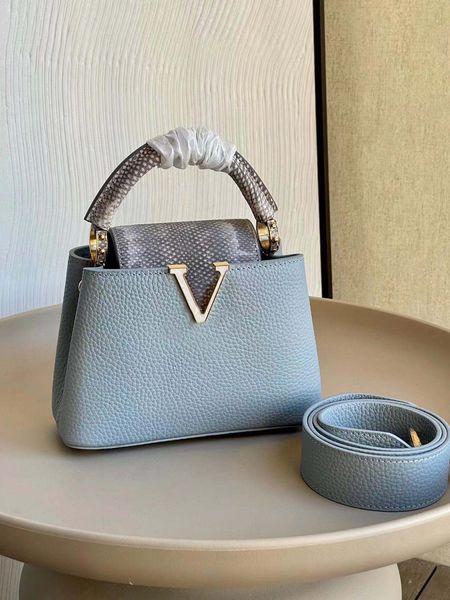 10a luxury designer small diane flip bag women's leather canvas quilted handbag cross-body shoulder bag embroidered shoulder strap snak
10a luxury designer small diane flip bag women's leather canvas quilted handbag cross-body shoulder bag embroidered shoulder strap snak