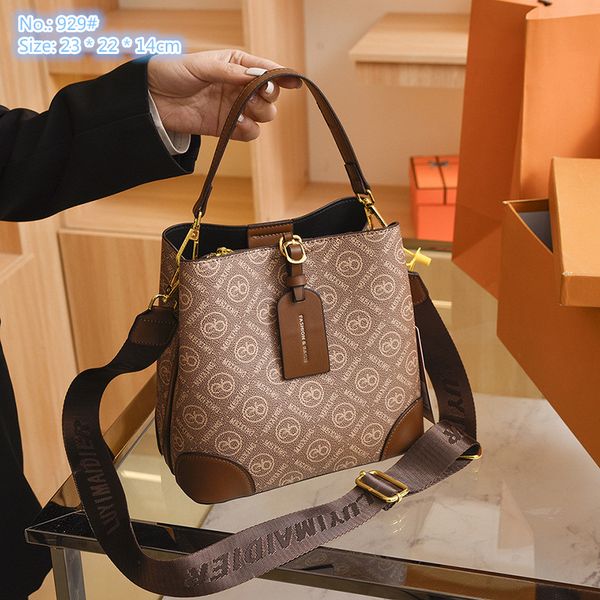 factory wholesale ladies shoulder bags 2 colors elegant polka dot printing retro bucket bag contrast leather fashion handbag belt decorative
factory wholesale ladies shoulder bags 2 colors elegant polka dot printing retro bucket bag contrast leather fashion handbag belt decorative