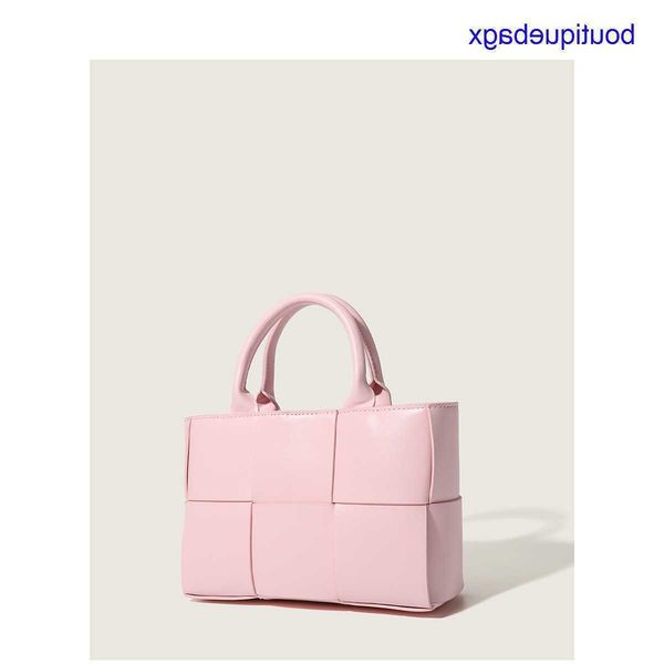 luxury bottegss venetss arco evening bags online store small crowd design portable vegetable basket bag 2023 new spring and summer with logo
luxury bottegss venetss arco evening bags online store small crowd design portable vegetable basket bag 2023 new spring and summer with logo