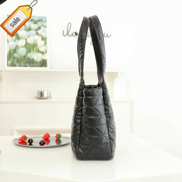 luxurys brand designer handbags 2023 new women's fashion single shoulder bag multi-functional portable tote bags gift box packaging fac
luxurys brand designer handbags 2023 new women's fashion single shoulder bag multi-functional portable tote bags gift box packaging fac