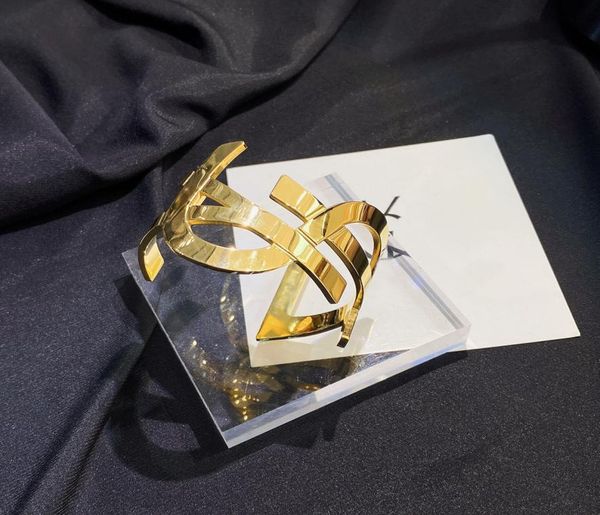 highly quality bracelets women bangle luxury designer letter jewelry 18k gold plated wristband cuff stainless steel wedding stainl2002412, Black
highly quality bracelets women bangle luxury designer letter jewelry 18k gold plated wristband cuff stainless steel wedding stainl2002412, Black