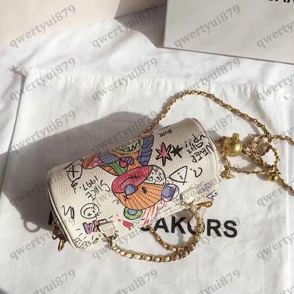 qwertyui879 totes bear graffiti lady's s chain mobile phone shoulder bags simple small square bag women's luxury designer handbags
qwertyui879 totes bear graffiti lady's s chain mobile phone shoulder bags simple small square bag women's luxury designer handbags