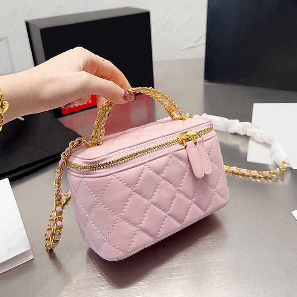 french womens letter handle totes vanity bags lambskin box cosmetic case gold metal hardware matelasse chain crossbody shoulder pink designe
french womens letter handle totes vanity bags lambskin box cosmetic case gold metal hardware matelasse chain crossbody shoulder pink designe