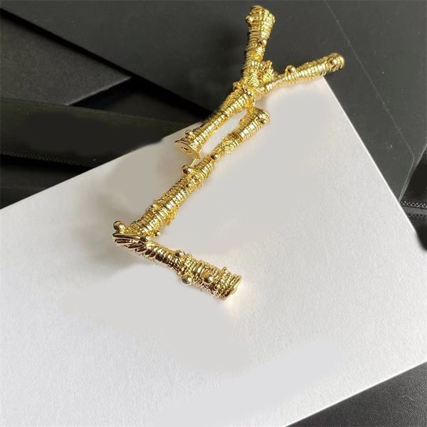 brasses brooches designer twist metal letters broche flash brasses classics america coppery color geometric type pin brooch for women and me, Gray
brasses brooches designer twist metal letters broche flash brasses classics america coppery color geometric type pin brooch for women and me, Gray