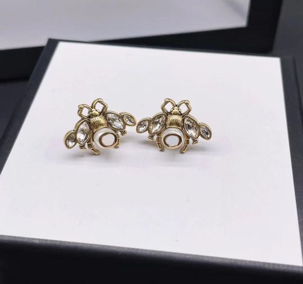 classic style retro bee earrings aretes orecchini crystal brass material 925 silver needle with box8036034, Golden;silver
classic style retro bee earrings aretes orecchini crystal brass material 925 silver needle with box8036034, Golden;silver