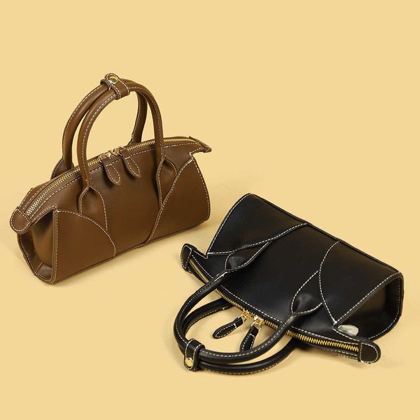 temperament handbag small design celebrity messenger bag fashion shoulder bag exquisite western-style woman bag
temperament handbag small design celebrity messenger bag fashion shoulder bag exquisite western-style woman bag