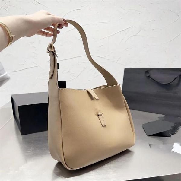 10a fashion bag mini bag designer bag s shoulder bag women fashion bag cross body engraved quite creative letter hook in bag epithelial ring
10a fashion bag mini bag designer bag s shoulder bag women fashion bag cross body engraved quite creative letter hook in bag epithelial ring