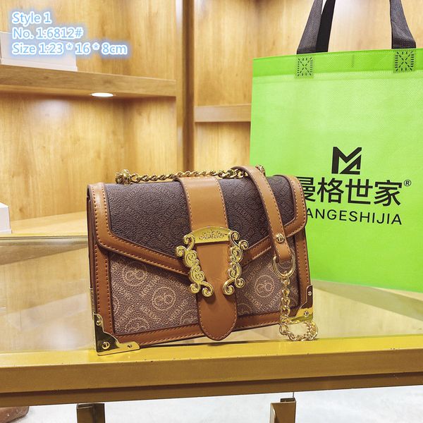 wholesale ladies shoulder bags 2 styles flip letter printing chain bag sweet sequins european and american popular mobile phone coin purse c
wholesale ladies shoulder bags 2 styles flip letter printing chain bag sweet sequins european and american popular mobile phone coin purse c