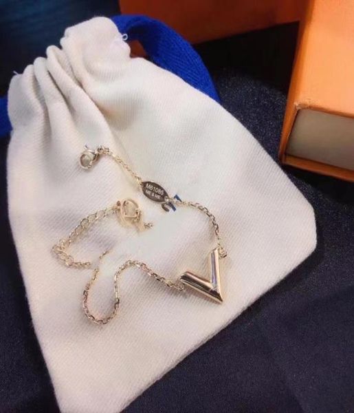 classic designer pendant love bracelet brand luxury jewelry female designers leather bracelets highend elegant fashion gift with 4950508, Golden;silver
classic designer pendant love bracelet brand luxury jewelry female designers leather bracelets highend elegant fashion gift with 4950508, Golden;silver