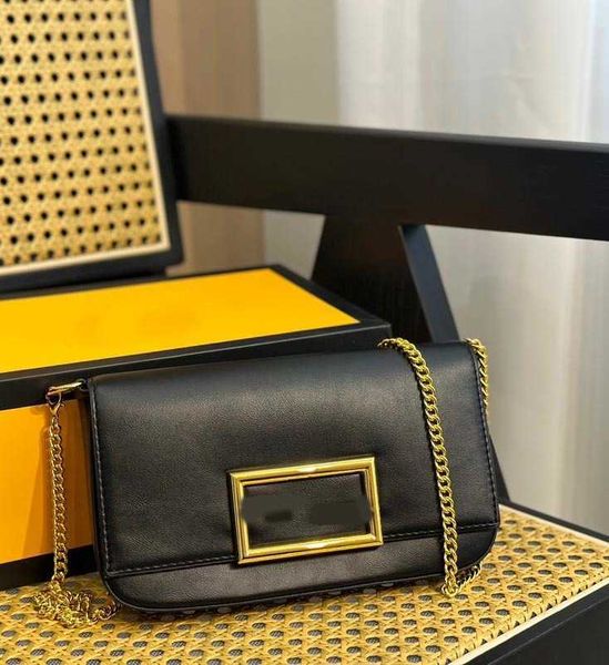 shoulder bags leather square wallet clutch strap fashion single letter print messengers purses 220712
shoulder bags leather square wallet clutch strap fashion single letter print messengers purses 220712