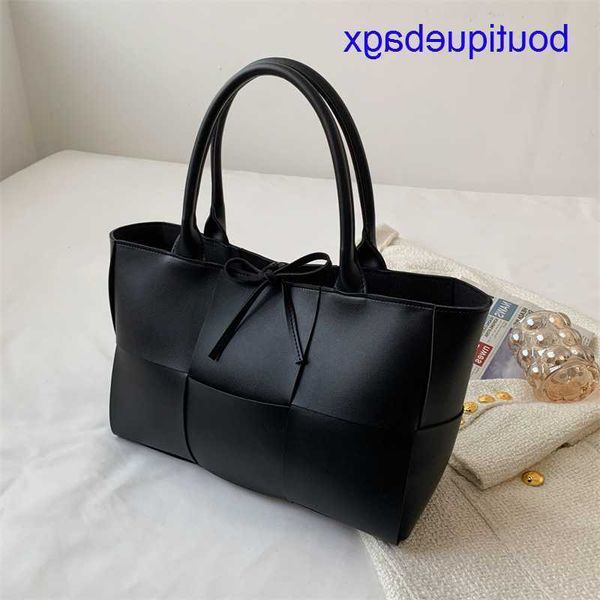 luxury bottegss venetss arco evening bags online store and handbag for women with superior air feeling small number of designs wov with logo
luxury bottegss venetss arco evening bags online store and handbag for women with superior air feeling small number of designs wov with logo