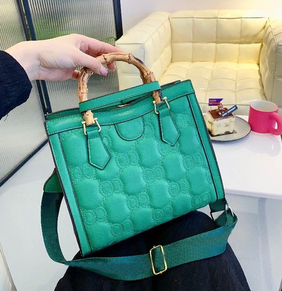 2021 women's fashion handbag casual armpit shoulder bag classic graffiti design large capacity with dust
2021 women's fashion handbag casual armpit shoulder bag classic graffiti design large capacity with dust